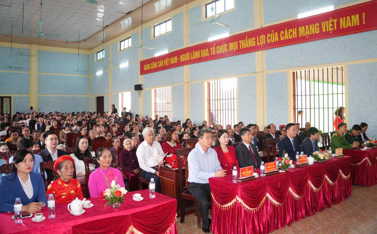 Đại diện c&aacute;c cụ cao ni&ecirc;n được mừng thọ đ&atilde; b&agrave;y tỏ niềm x&uacute;c động, cảm ơn sự quan t&acirc;m của cấp ủy, ch&iacute;nh quyền địa phương.