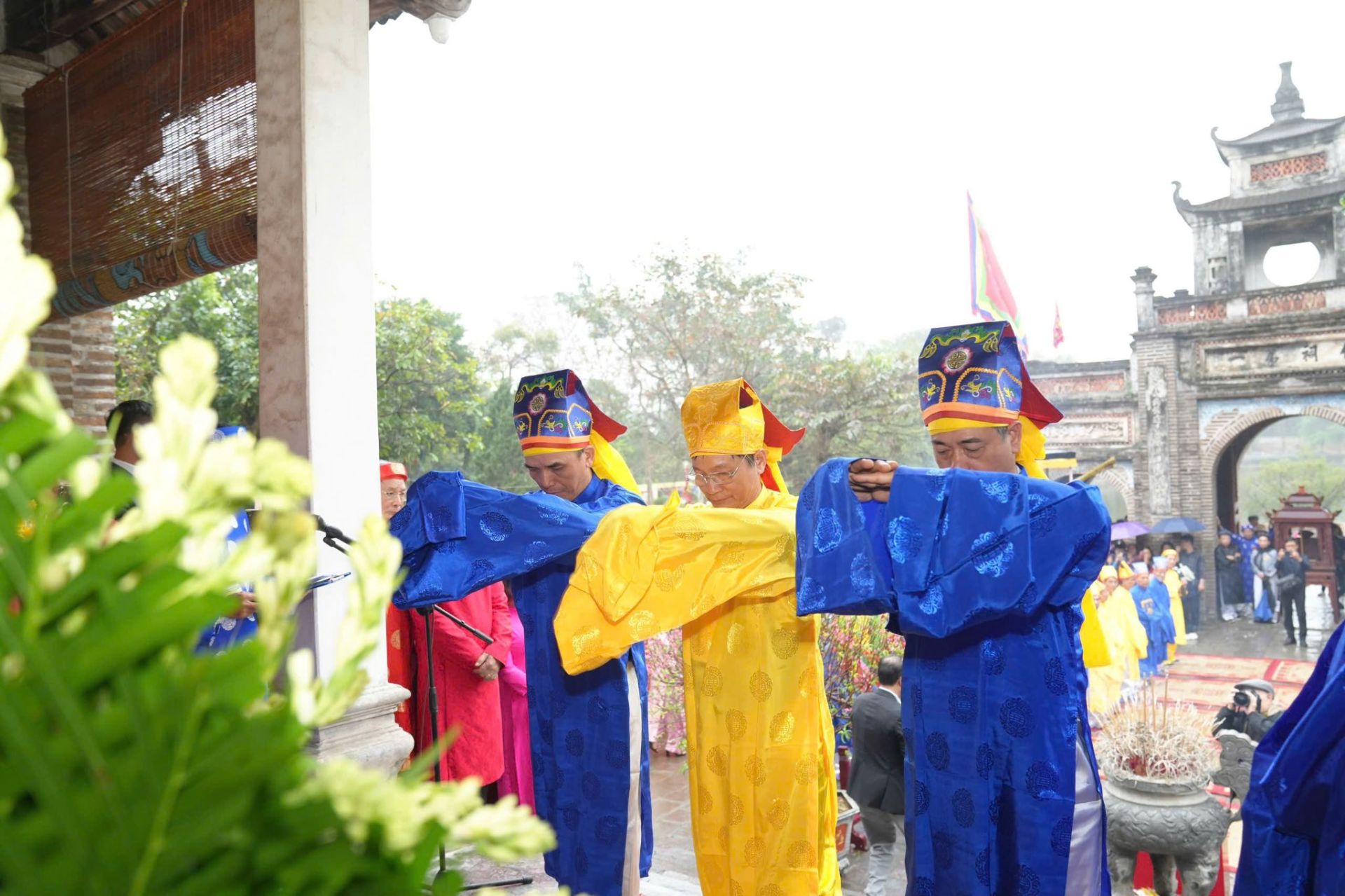 Nghi thức tế lễ diễn ra long trọng, thể hiện đạo l&yacute; &ldquo;uống nước nhớ nguồn&rdquo; v&agrave; sự tri &acirc;n đối với tiền nh&acirc;n.