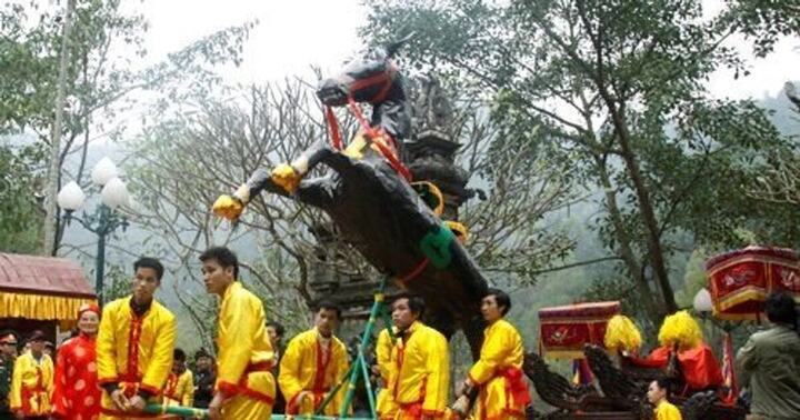 Sắc màu rực rỡ và không gian linh thiêng của các lễ hội miền Bắc đầu xuân Bính Ngọ