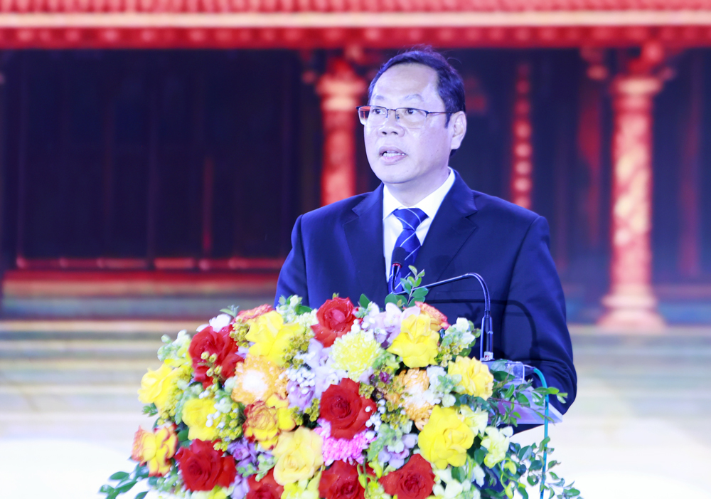 Đồng ch&iacute; Trần Văn Thanh ph&aacute;t biểu khai mạc lễ hội.