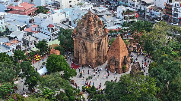 Th&aacute;p B&agrave; P&ocirc; Nagar Nha Trang ttrong dịp Tết B&iacute;nh Ngọ 2026