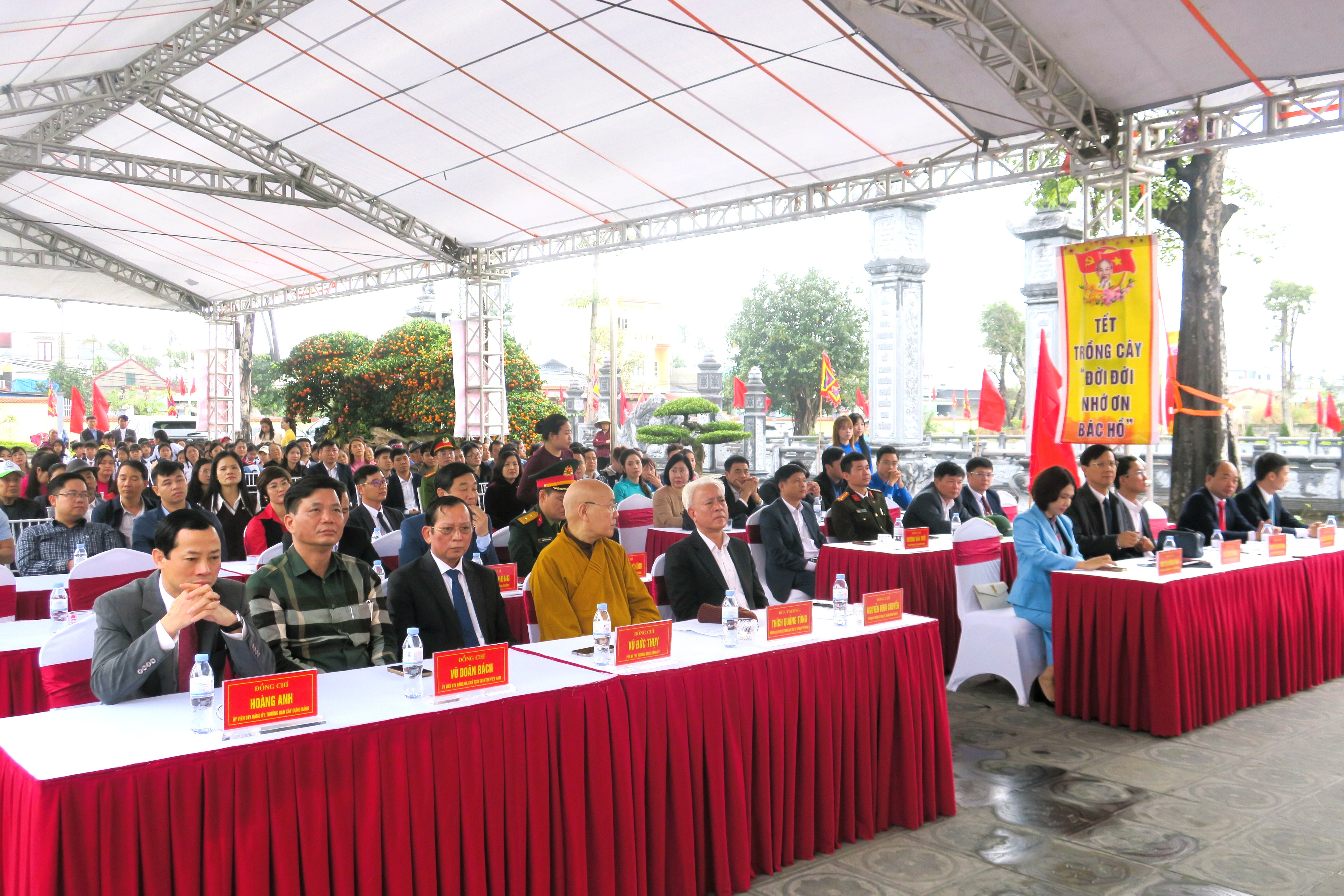 Đại biểu tham dự Lễ ph&aacute;t động.