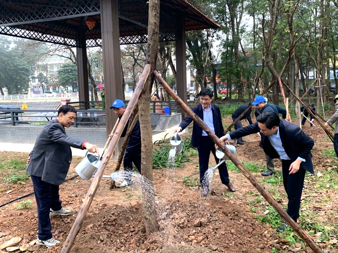 Hà Nội: Phường Nghĩa Đô lan tỏa tinh thần xanh trong Tết trồng cây Xuân Bính Ngọ