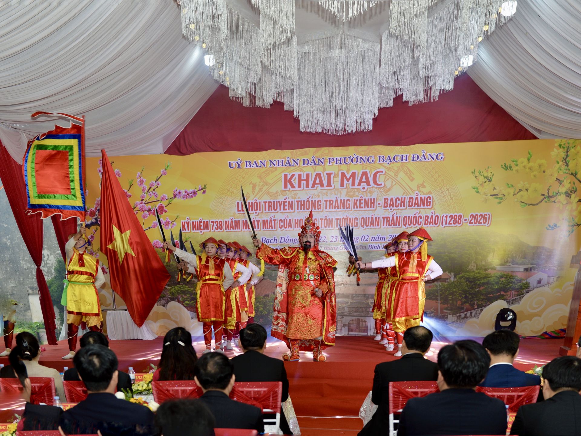 Trình diễn hoạt cảnh về chiến công của Hoàng Tôn Tướng quân Trần Quốc Bảo bảo vệ bờ cõi trước đế quốc Nguyên – Mông năm 1288. Trình diễn hoạt cảnh về chiến công của Hoàng Tôn Tướng quân Trần Quốc Bảo bảo vệ bờ cõi trước đế quốc Nguyên – Mông năm 1288.