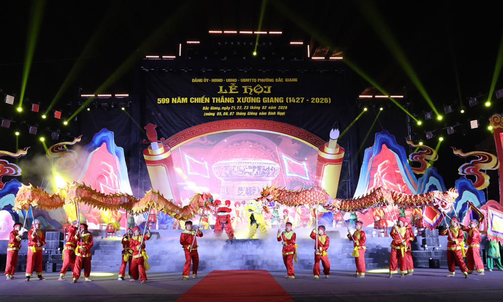 M&agrave;n trống hội - M&uacute;a l&acirc;n rồng tại lễ khai mạc.