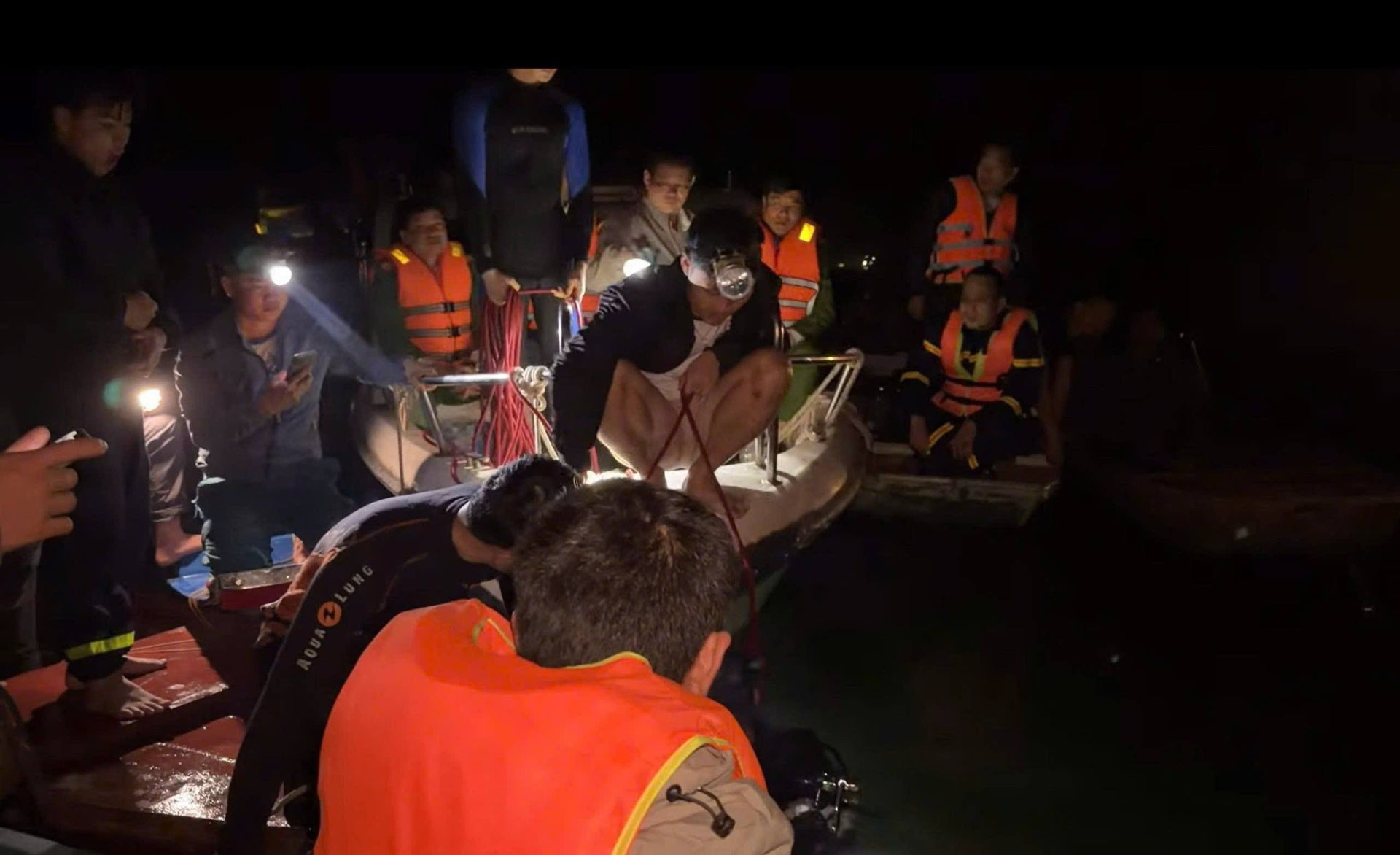 Lào Cai: Khẩn trương khắc phục vụ tai nạn trên hồ Thác Bà