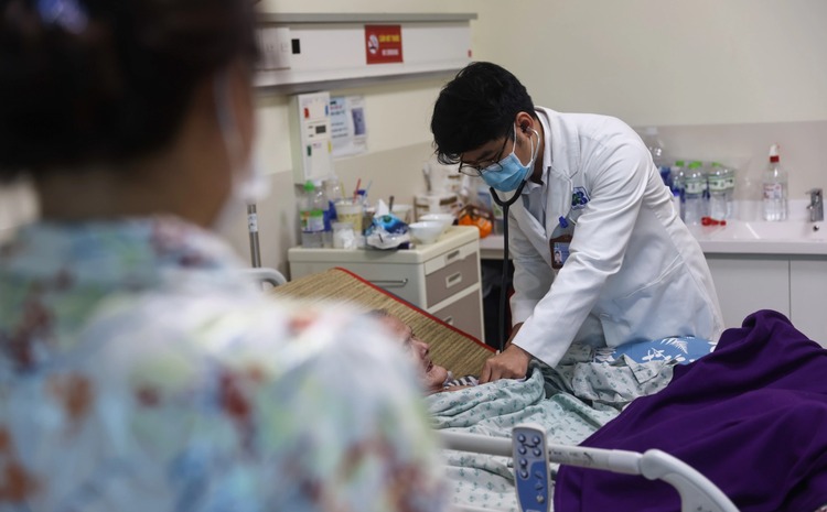 Hơn 510.000 lượt người bệnh được khám, cấp cứu trong 8 ngày nghỉ Tết