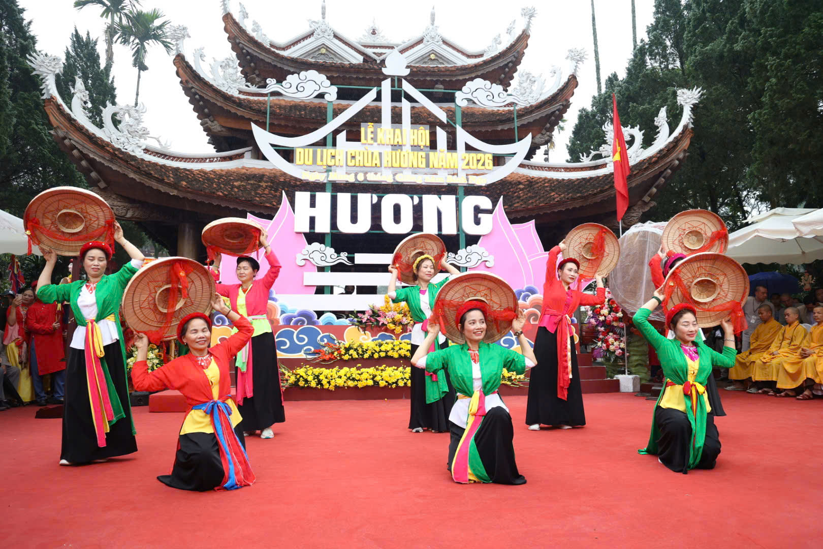 Lễ khai hội du lịch ch&ugrave;a Hương năm 2026.