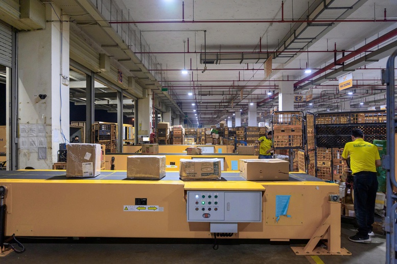 Từ ng&agrave;y 13/2 đến 21/2/2026 (m&ugrave;ng 5 Tết), to&agrave;n mạng lưới bưu điện đ&atilde; vận chuyển hơn 276.600 bưu gửi, tương đương 314,8 tấn h&agrave;ng h&oacute;a - Ảnh: VGP/QB