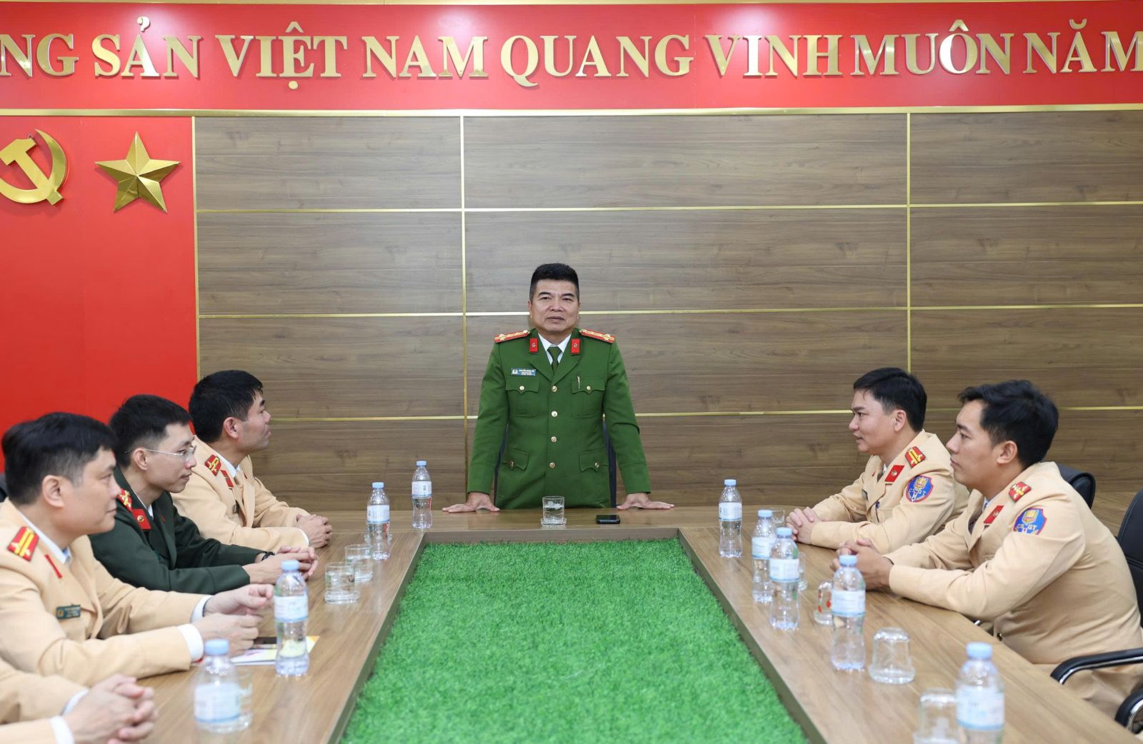 Đại tá Nguyễn Minh Hải, Phó Giám đốc Công an tỉnh kiểm tra, động viên CBCS thực hiện công tác bảo đảm ANTT Lễ hội chùa Bái Đính Đại tá Nguyễn Minh Hải, Phó Giám đốc Công an tỉnh kiểm tra, động viên CBCS thực hiện công tác bảo đảm ANTT Lễ hội chùa Bái Đính