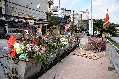 Hà Nội xử lý rác thải sau Tết: Áp lực tăng cao, nhiều phường tăng cường thu gom xuyên đêm