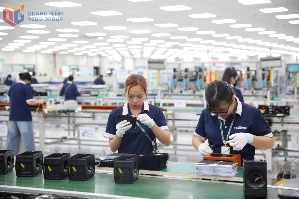 Hoạt động sản xuất tại C&ocirc;ng ty TNHH Jinsung Hitec Vina, KCN Đ&ocirc;ng Mai