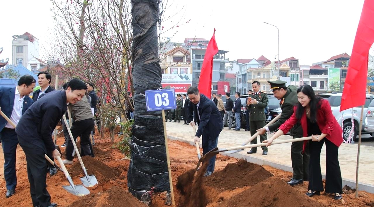 Lãnh đạo tỉnh Lạng Sơn trồng cây tại buổi lễ Lãnh đạo tỉnh Lạng Sơn trồng cây tại buổi lễ