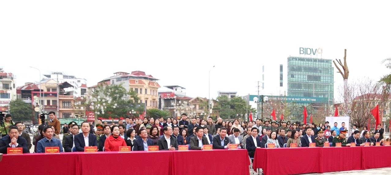 Các đại biểu dự lễ Các đại biểu dự lễ