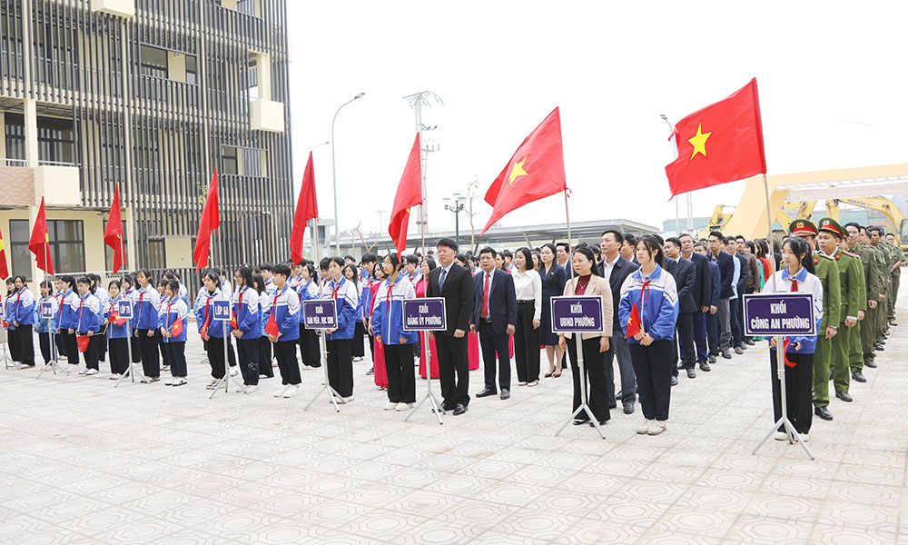 C&aacute;c đại biểu dự lễ ph&aacute;t động Tết trồng c&acirc;y.