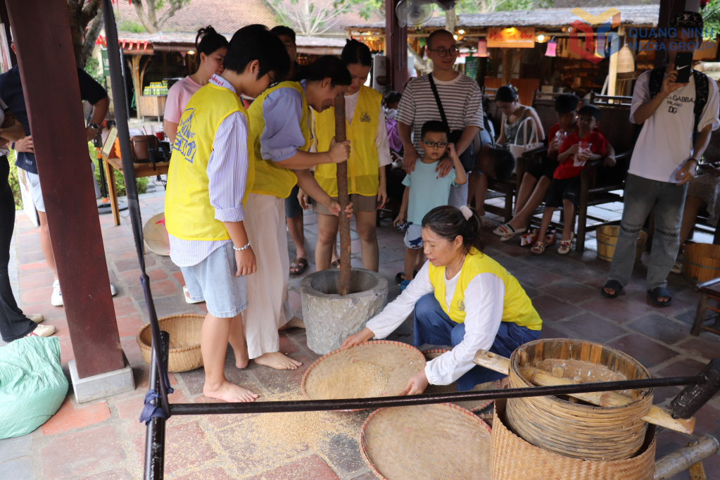 Nhiều hoạt động văn hóa đặc sắc được tái hiện trong lễ hội Xuân Yên Tử 2026 Nhiều hoạt động văn hóa đặc sắc được tái hiện trong lễ hội Xuân Yên Tử 2026