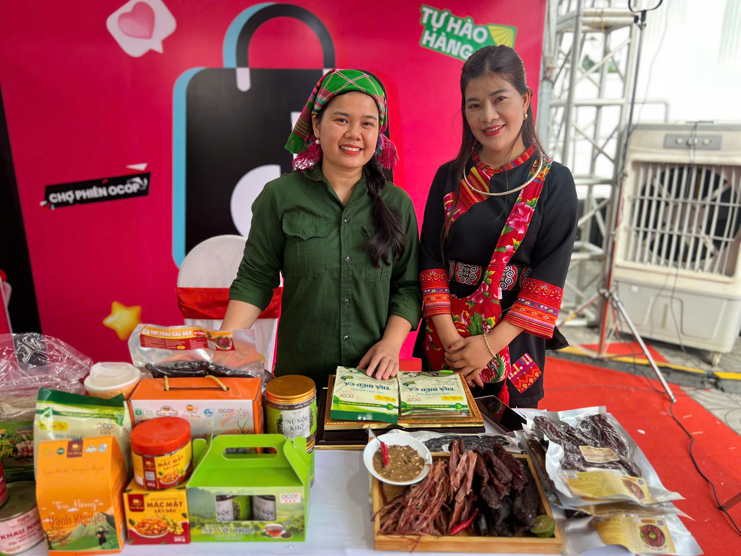 Thị trường trực tuyến mở ra triển vọng lớn cho sản vật v&ugrave;ng miền, tạo động lực để c&aacute;c địa phương n&acirc;ng cao năng lực quản l&yacute; v&agrave; chủ động nắm bắt cơ hội.