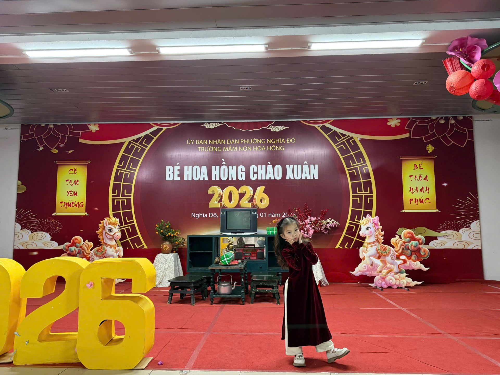 Kh&ocirc;ng gian &ldquo;B&eacute; Hoa Hồng ch&agrave;o Xu&acirc;n 2026&rdquo; được trang tr&iacute; rực rỡ, tạo s&acirc;n chơi trải nghiệm cho trẻ trong ng&agrave;y đầu năm mới.