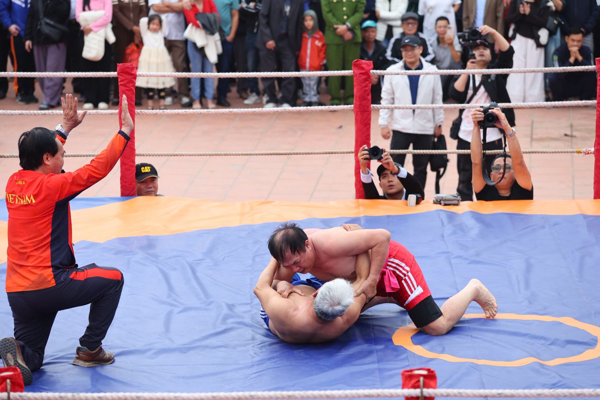 C&aacute;c vận động vi&ecirc;n thi đấu s&ocirc;i nổi, hấp dẫn, kịch t&iacute;nh, cống hiến cho kh&aacute;n giả nhiều keo vật hay.