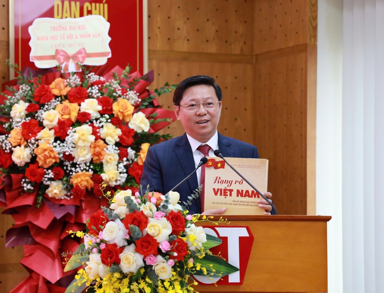 Đồng ch&iacute; Trần Thanh L&acirc;m, Ủy vi&ecirc;n Trung ương Đảng, Ph&oacute; Trưởng Ban Tuy&ecirc;n gi&aacute;o v&agrave; D&acirc;n vận Trung ương ph&aacute;t biểu tại buổi lễ.