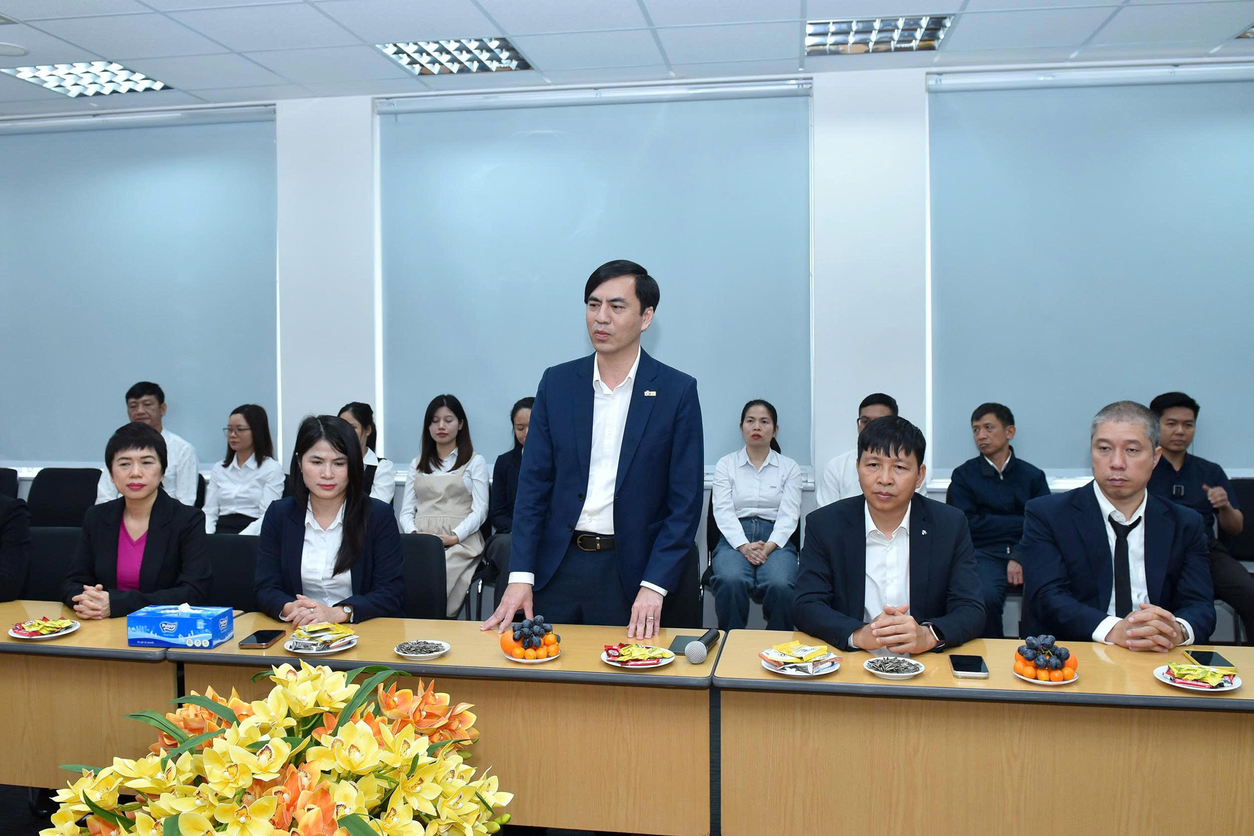 L&atilde;nh đạo C&ocirc;ng ty Ph&aacute;t triển KCN Nhật Bản &ndash; Hải Ph&ograve;ng b&aacute;o c&aacute;o tại cuộc l&agrave;m việc.