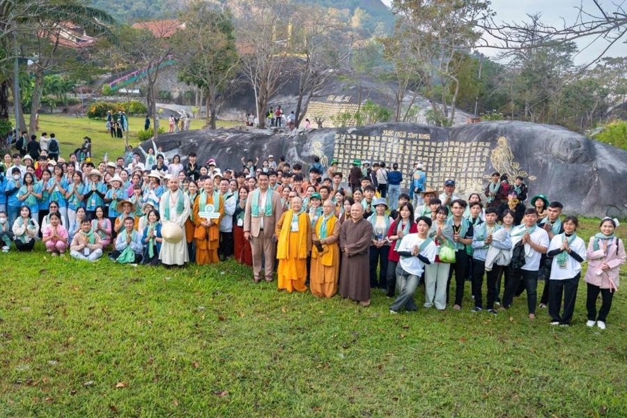Lâm Đồng: Công trình Đá khắc kinh Phật độc đáo tại Núi Tà Cú hướng đến Kỷ lục Quốc gia