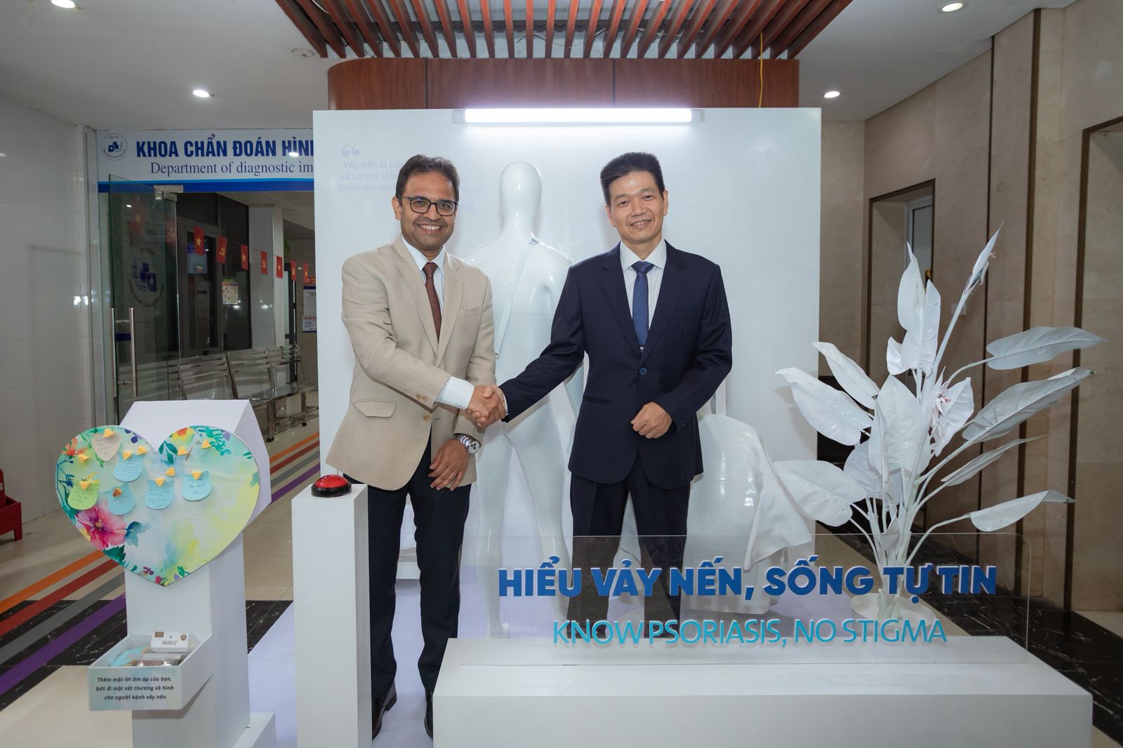 HN - &Ocirc;ng Upendra (J&J) & &ocirc;ng Hữu Doanh (BV Da Liễu)