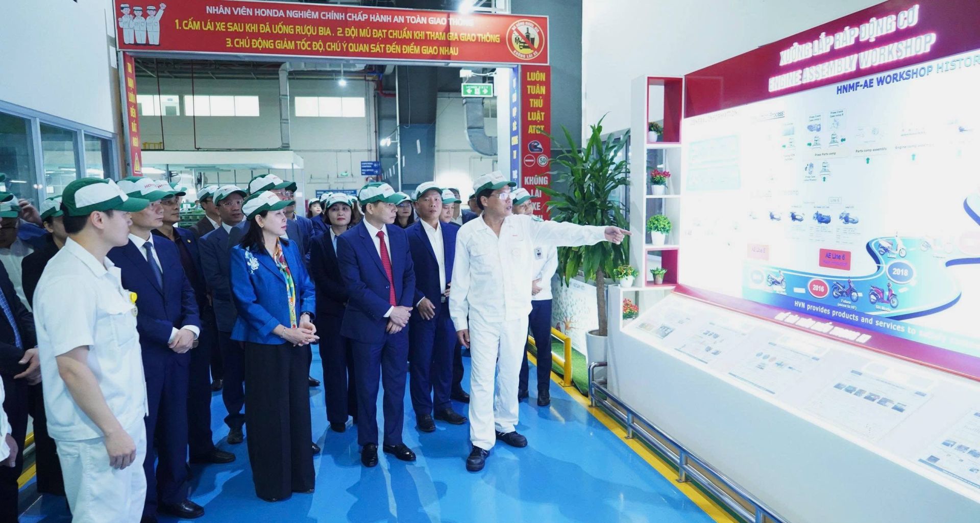 Lãnh đạo tỉnh Ninh Bình kiểm tra, động viên sản xuất đầu xuân tại doanh nghiệp, dự án trọng điểm