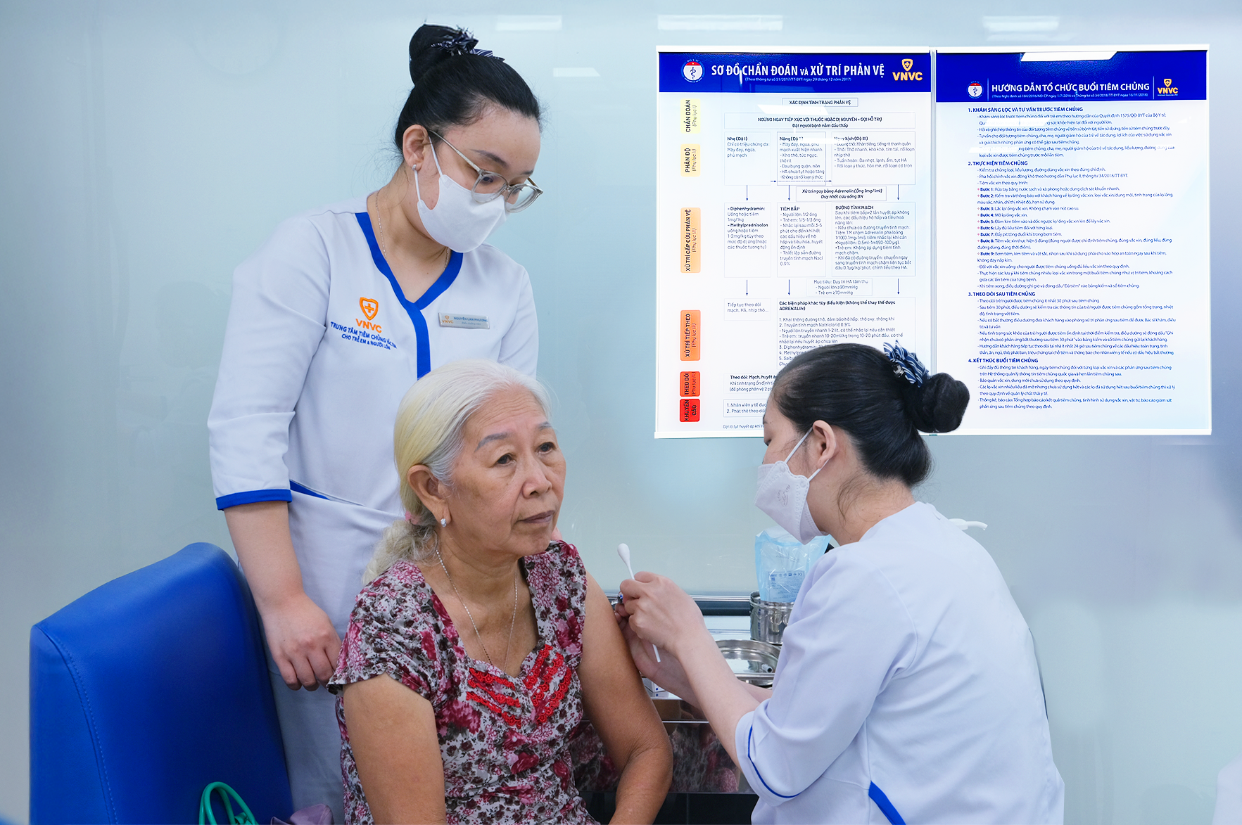 Mỗi năm, Hệ thống Ti&ecirc;m chủng VNVC phục vụ h&agrave;ng chục triệu liều vắc xin cao cấp cho người d&acirc;n, ti&ecirc;n phong đưa về hơn 20 loại vắc xin mới, thế hệ mới. Ảnh: Kh&aacute;nh H&ograve;a