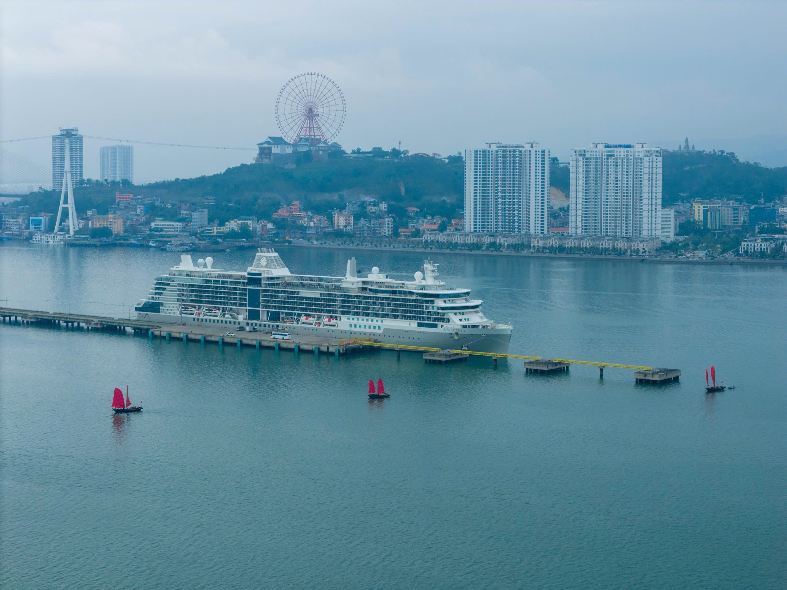 Siêu du thuyền đưa gần 700 khách quốc tế đến Quảng Ninh