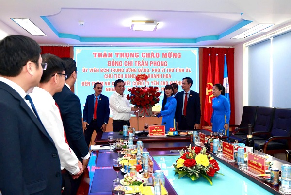 Chủ tịch UBND tỉnh Khánh Hòa thăm và làm việc tại Công ty Yến sào Khánh Hòa