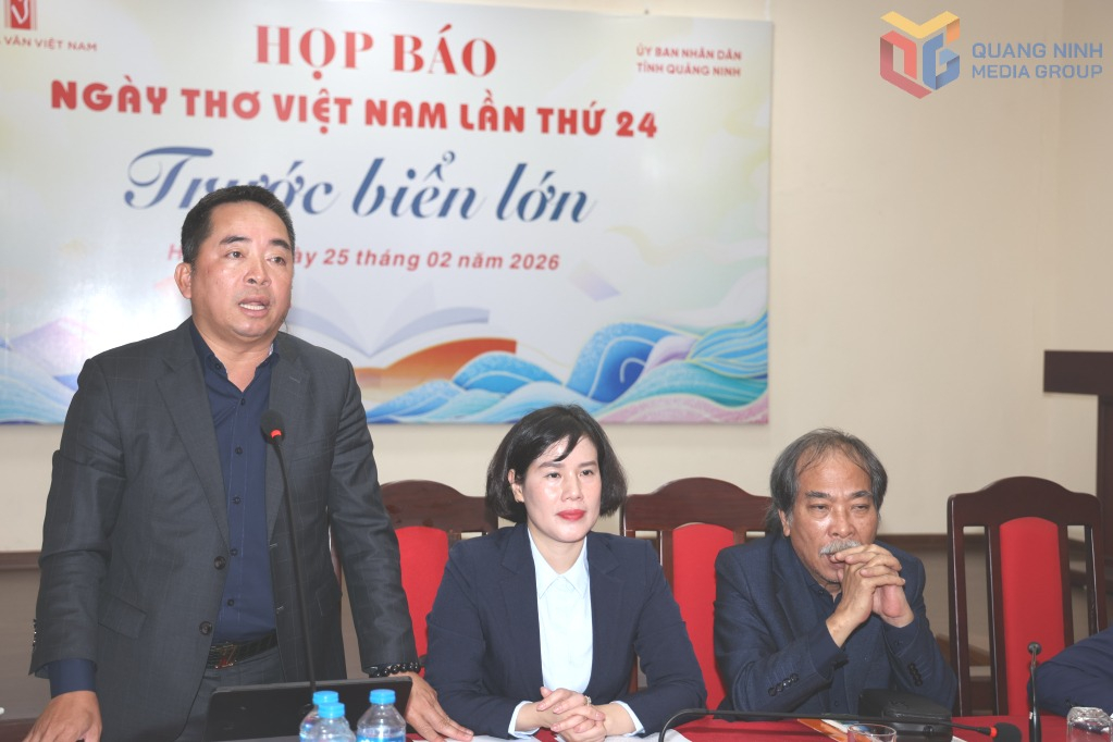 Tại buổi họp b&aacute;o, Ph&oacute; Gi&aacute;m đốc Sở Văn ho&aacute;, Thể thao v&agrave; Du lịch Quảng Ninh Nguyễn Thanh T&ugrave;ng th&ocirc;ng tin một số nội dung về c&ocirc;ng t&aacute;c tổ chức Ng&agrave;y Thơ Việt Nam tại Quảng Ninh