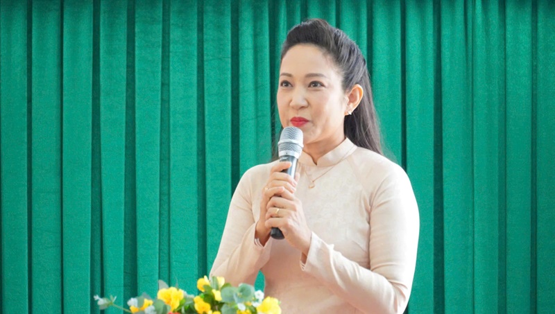 Phó Giám đốc Sở Văn hóa và Thể thao TP. Hồ Chí Minh Nguyễn Thị Thanh Thúy trình bày chương trình hành động trước cử tri phường Tam Thắng Phó Giám đốc Sở Văn hóa và Thể thao TP. Hồ Chí Minh Nguyễn Thị Thanh Thúy trình bày chương trình hành động trước cử tri phường Tam Thắng