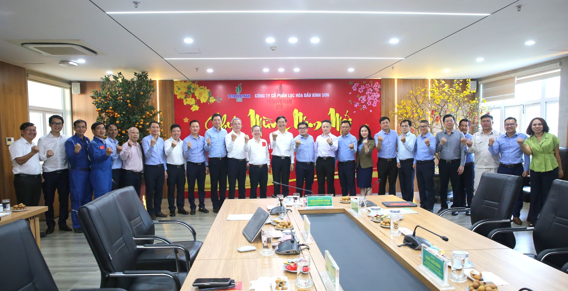 Đoàn công tác Đảng bộ Petrovietnam và BSR chụp ảnh kỷ niệm Đoàn công tác Đảng bộ Petrovietnam và BSR chụp ảnh kỷ niệm