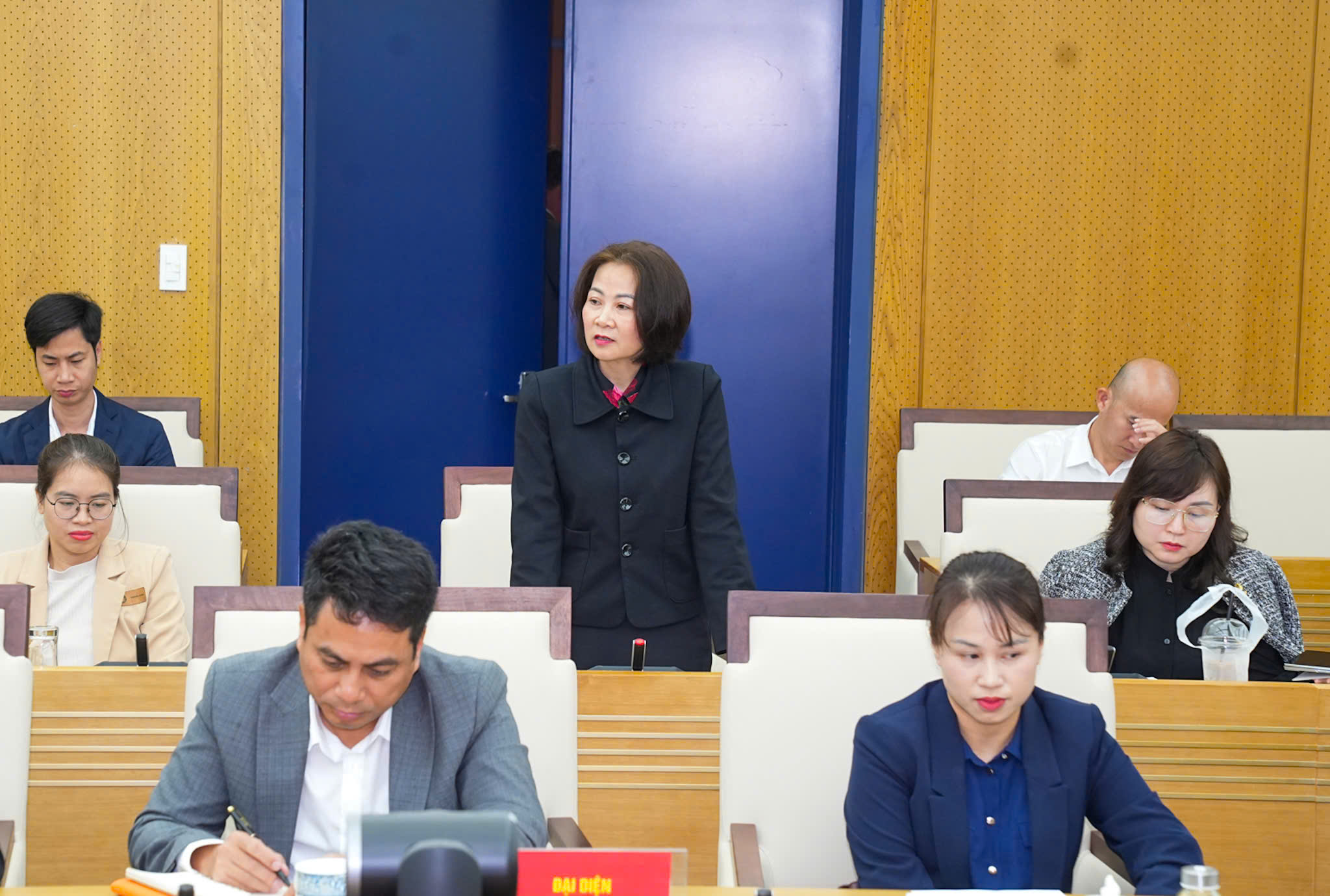 Đại diện c&aacute;c doanh nghiệp ph&aacute;t biểu &yacute; kiến.