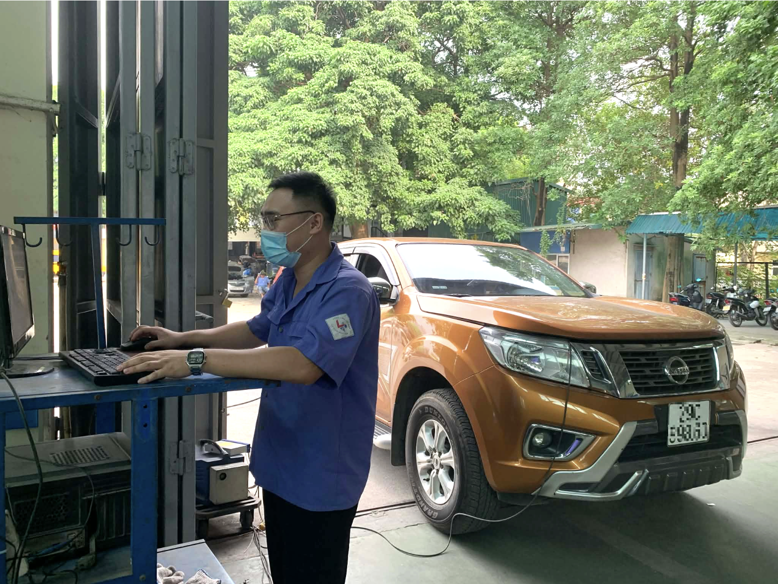 Từ 1/3/2026, đăng kiểm ô tô ghi rõ mức khí thải trên tem: Xe đời cũ chịu siết chặt