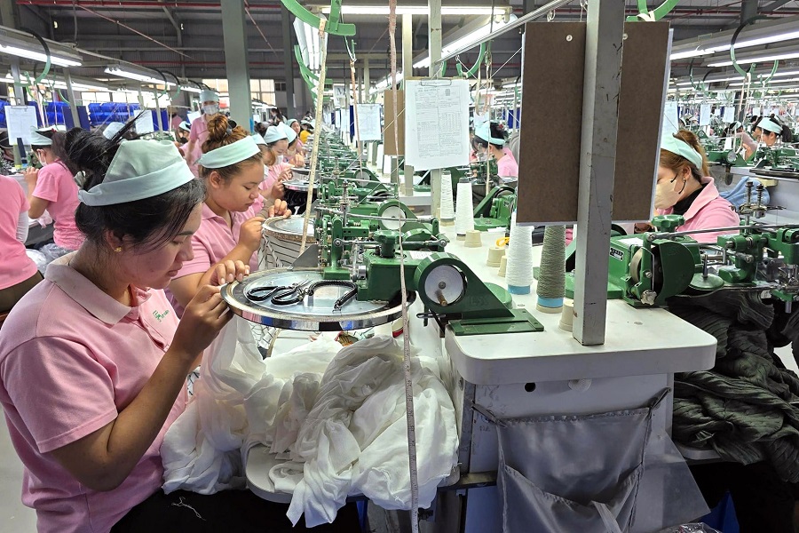 Hoạt động sản xuất tại C&ocirc;ng ty First Team (KCN Lộc Sơn)