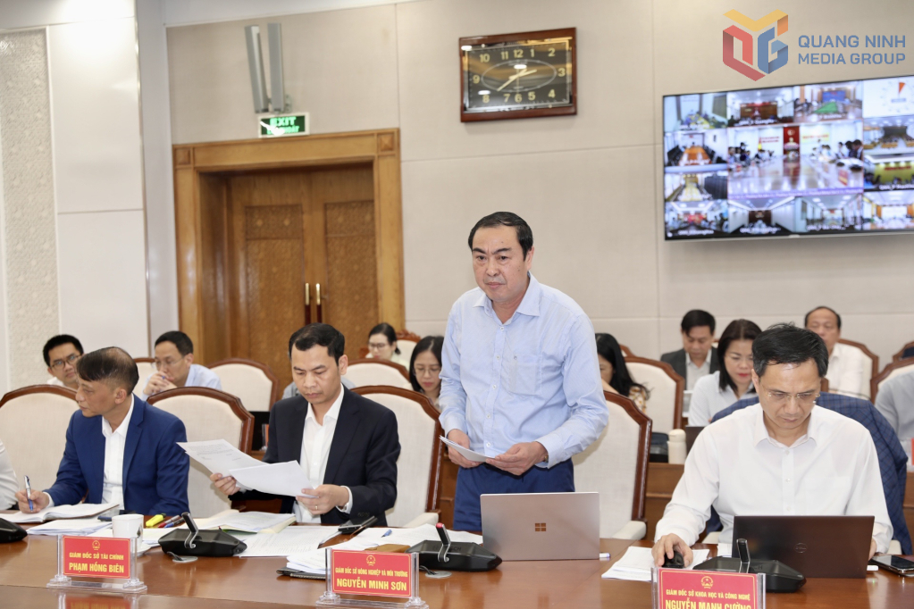 L&atilde;nh đạo Sở N&ocirc;ng nghiệp v&agrave; M&ocirc;i trường b&aacute;o c&aacute;o tại cuộc họp