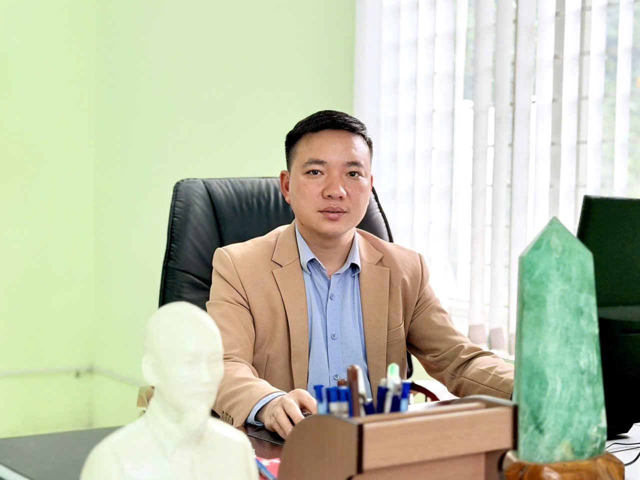 &Ocirc;ng Triệu Văn Huấn &ndash; Ph&oacute; Chủ tịch UBND x&atilde; T&acirc;n Lĩnh &ndash; trao đổi với ph&oacute;ng vi&ecirc;n về c&ocirc;ng t&aacute;c chuẩn bị Lễ hội Đền Đại Cại năm 2026.