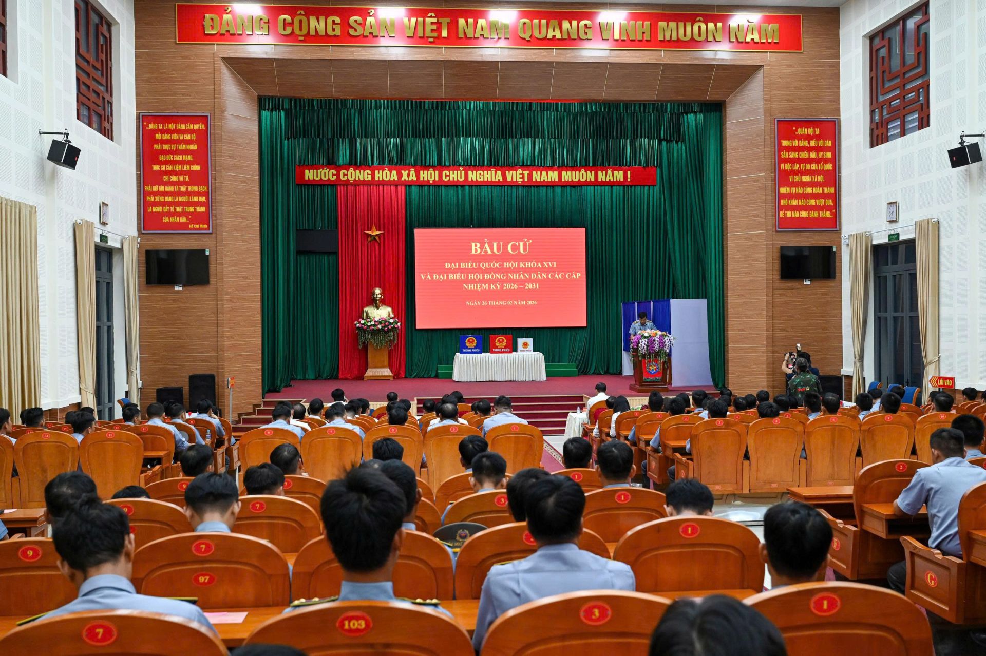 Quang cảnh khai mạc