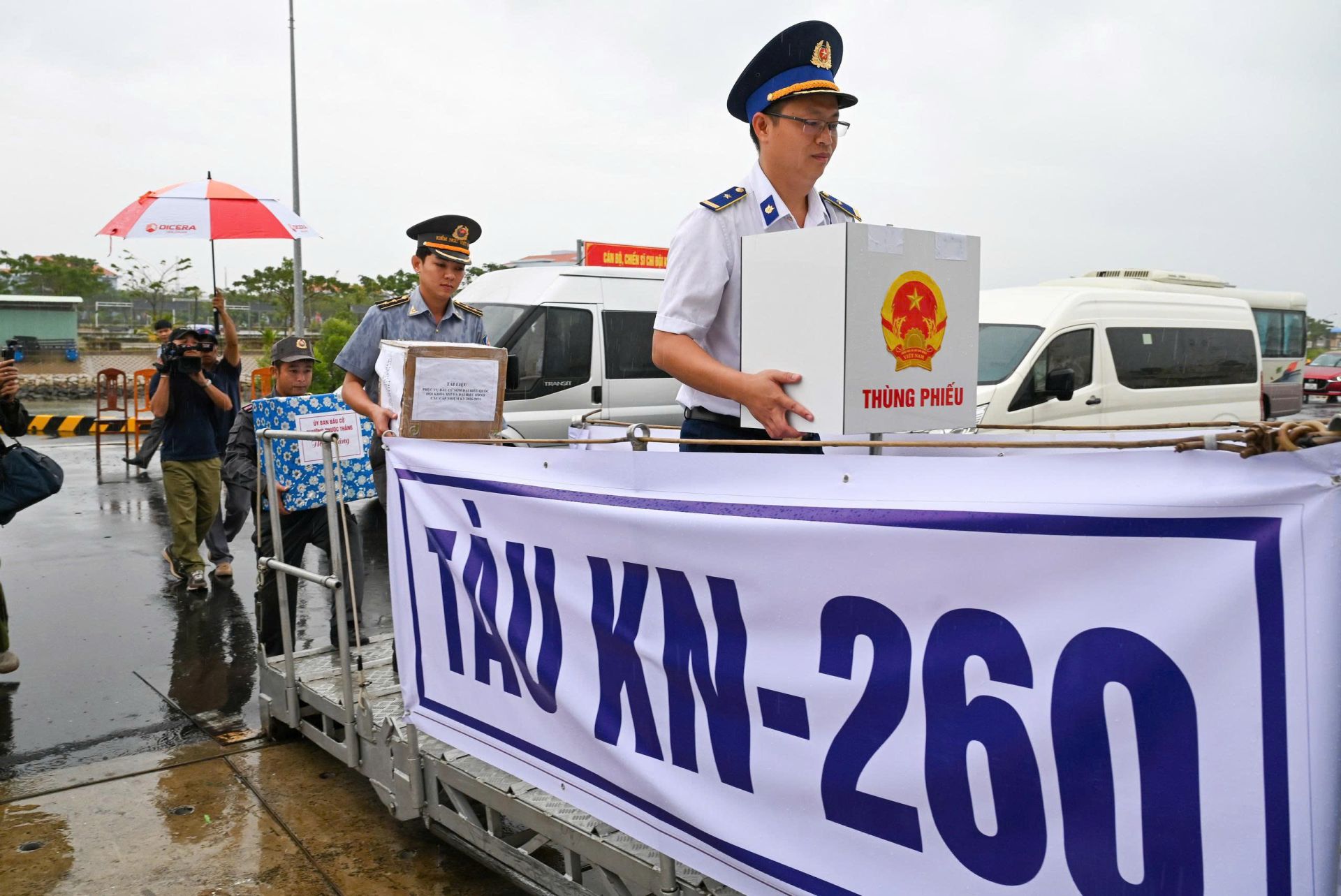 Phát huy quyền làm chủ của cán bộ, chiến sĩ trước ngày ra khơi làm nhiệm vụ