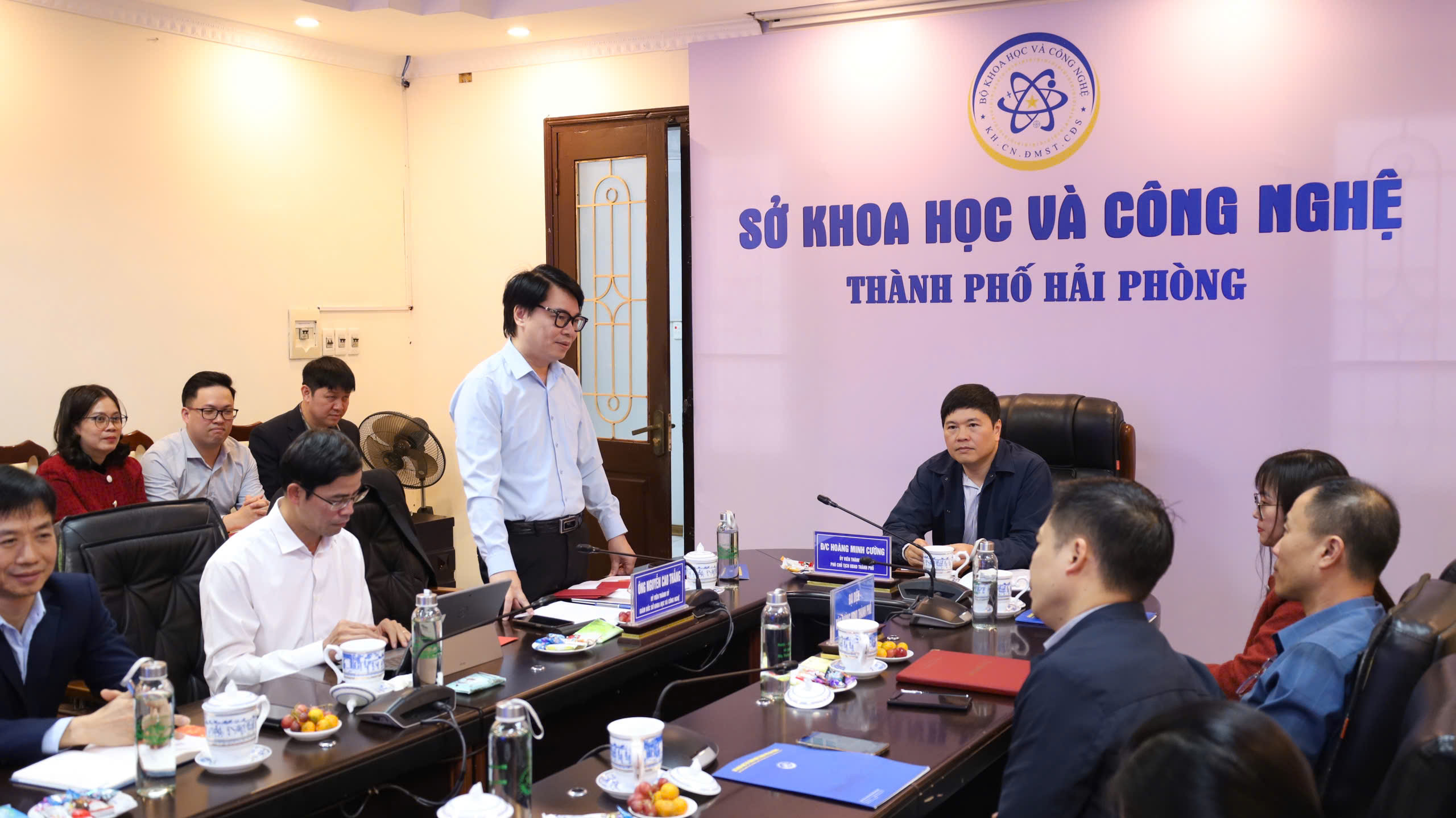 Ủy vi&ecirc;n Th&agrave;nh ủy, Gi&aacute;m đốc Sở KH&CN Nguyễn Cao Thắng ph&aacute;t biểu tại buổi l&agrave;m việc.