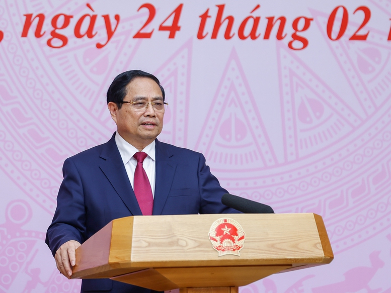 Thủ tướng Ch&iacute;nh phủ b&agrave;y tỏ tri &acirc;n s&acirc;u sắc tới c&aacute;c thế hệ thầy thuốc, c&aacute;c chuy&ecirc;n gia, nh&agrave; khoa học, nh&agrave; quản trị v&agrave; c&aacute;c c&aacute;n bộ, nh&acirc;n vi&ecirc;n ng&agrave;nh y tế v&igrave; những đ&oacute;ng g&oacute;p to lớn, bền bỉ v&agrave; thầm lặng cho sự nghiệp chăm s&oacute;c, bảo vệ v&agrave; n&acirc;ng cao sức khỏe nh&acirc;n d&acirc;n - Ảnh: VGP/Nhật Bắc