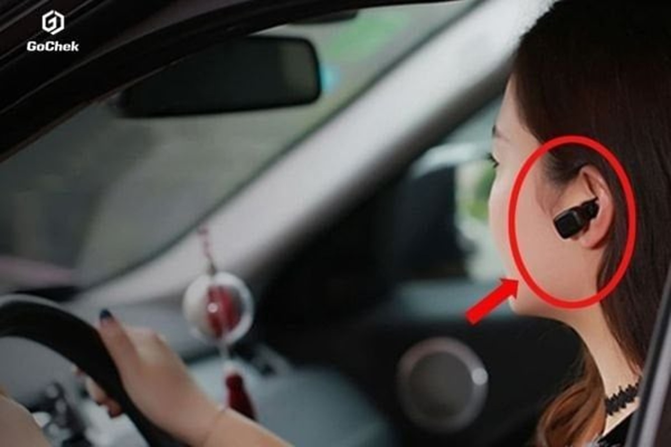 Lái xe ô tô bật nhạc khi nào thì bị xử phạt theo quy định mới 2026?