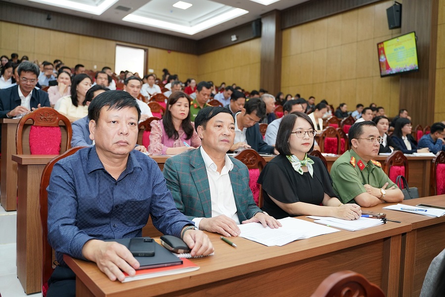 Các đại biểu, ứng cử viên được phổ biến, hướng dẫn kiến thức, kỹ năng và kinh nghiệm vận động bầu cử. Ảnh: Nguyễn Lương Các đại biểu, ứng cử viên được phổ biến, hướng dẫn kiến thức, kỹ năng và kinh nghiệm vận động bầu cử. Ảnh: Nguyễn Lương