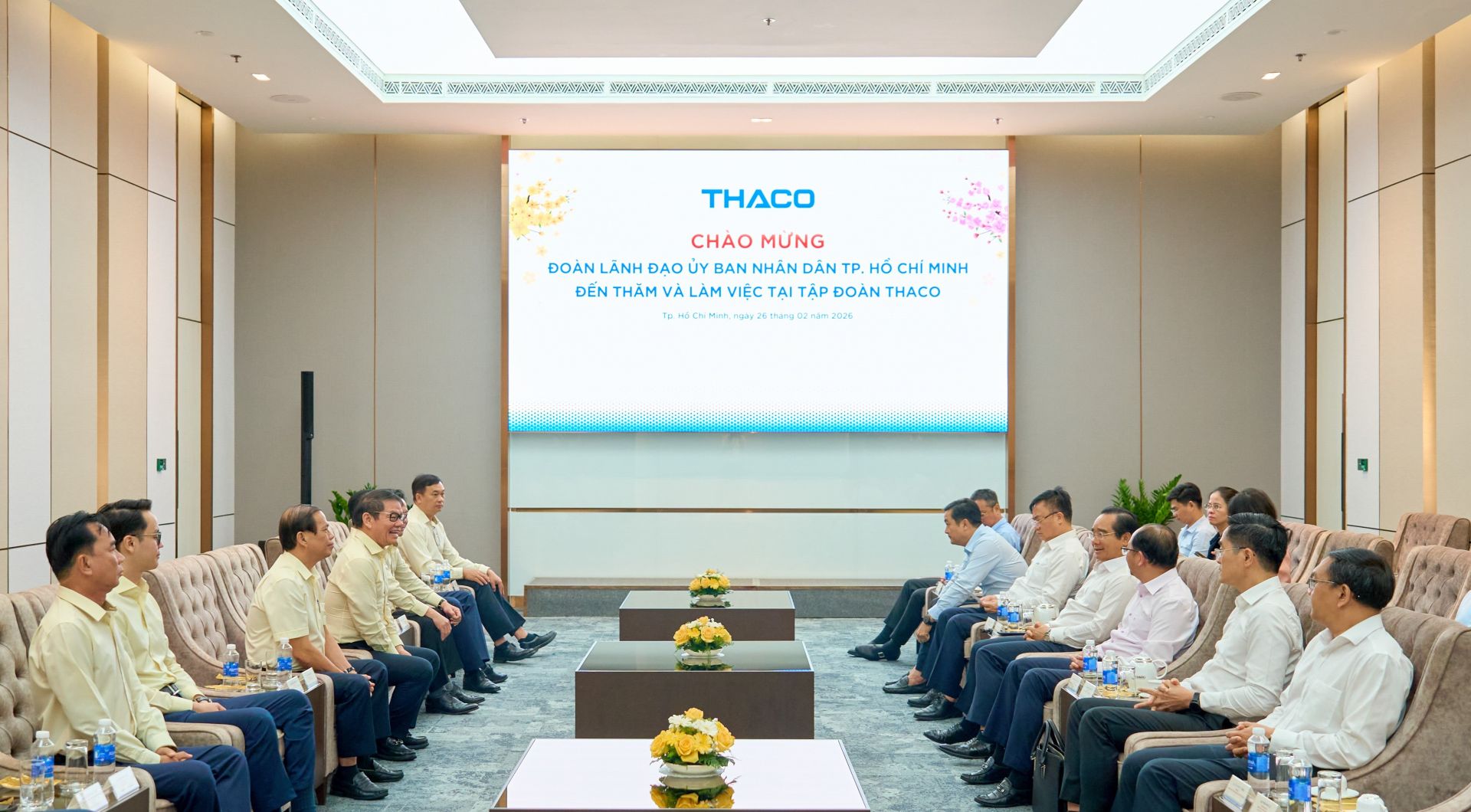 To&agrave;n cảnh buổi l&agrave;m việc