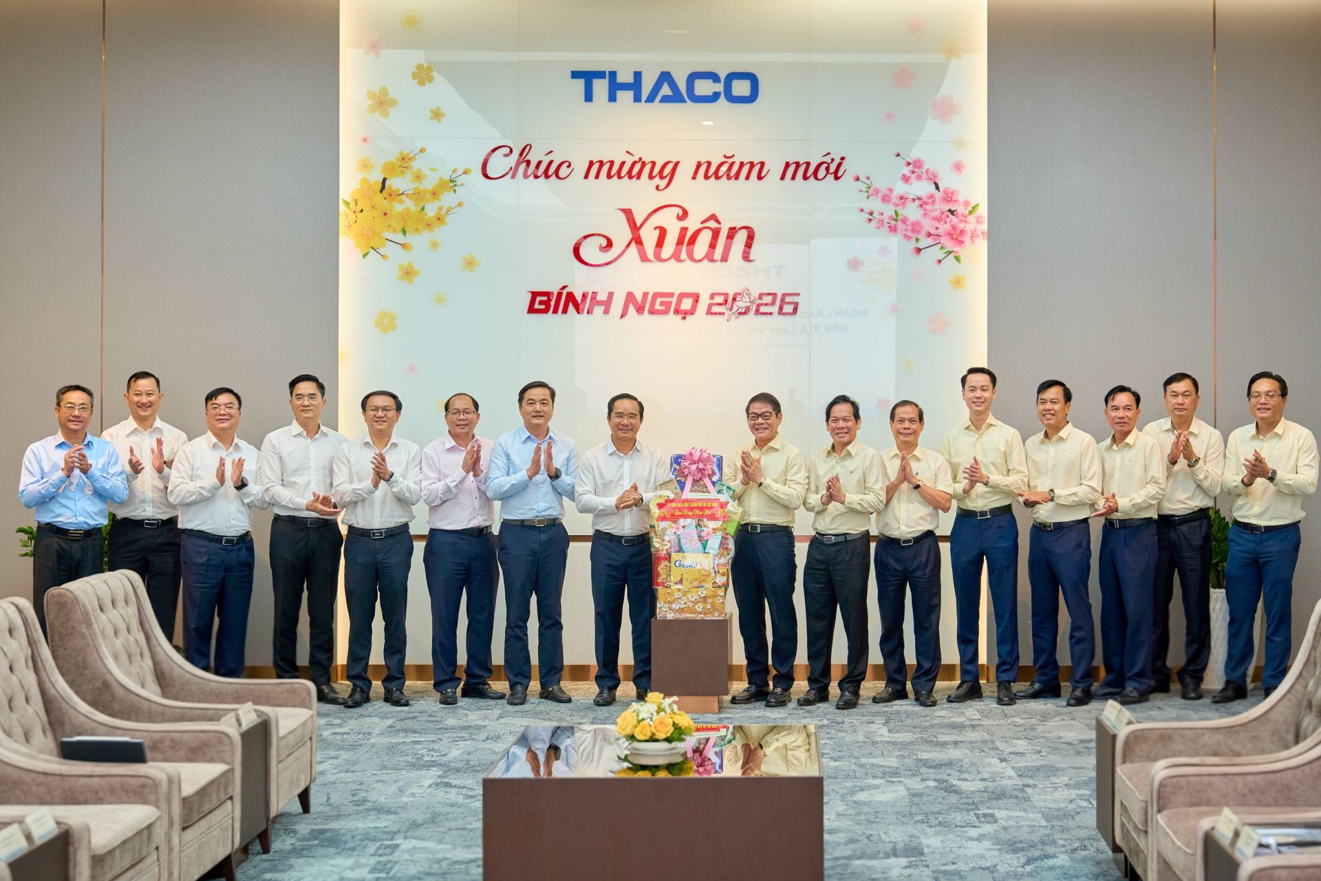 Chủ tịch UBND TP.HCM Nguyễn Văn Được dẫn đầu đo&agrave;n c&ocirc;ng t&aacute;c đến thăm, ch&uacute;c Tết tại THACO