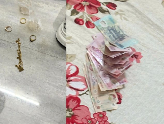 Tang vật vụ cướp tài sản gồm dây chuyền, nhẫn vàng và số tiền mặt được lực lượng Công an thu giữ. Tang vật vụ cướp tài sản gồm dây chuyền, nhẫn vàng và số tiền mặt được lực lượng Công an thu giữ.
