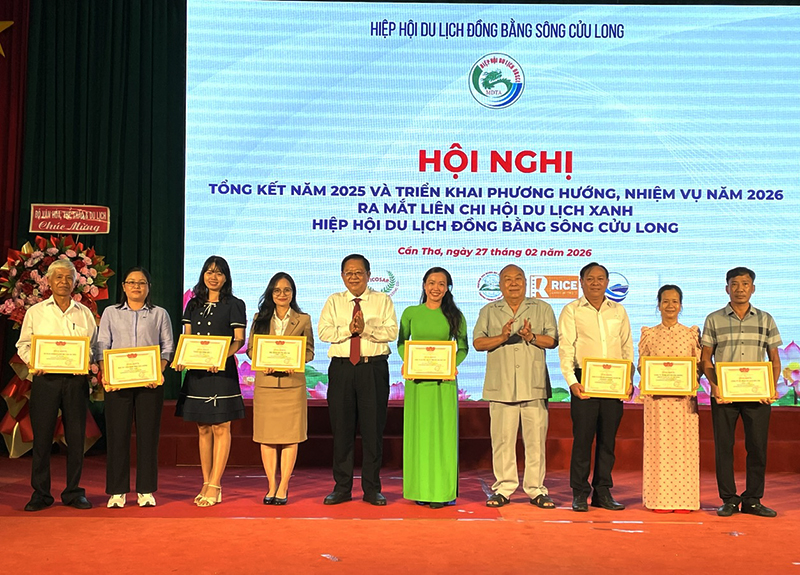 Hiệp hội Du lịch ĐBSCL khen thưởng 10 tập thể c&oacute; nhiều đ&oacute;ng g&oacute;p ph&aacute;t triển du lịch ĐBSCL