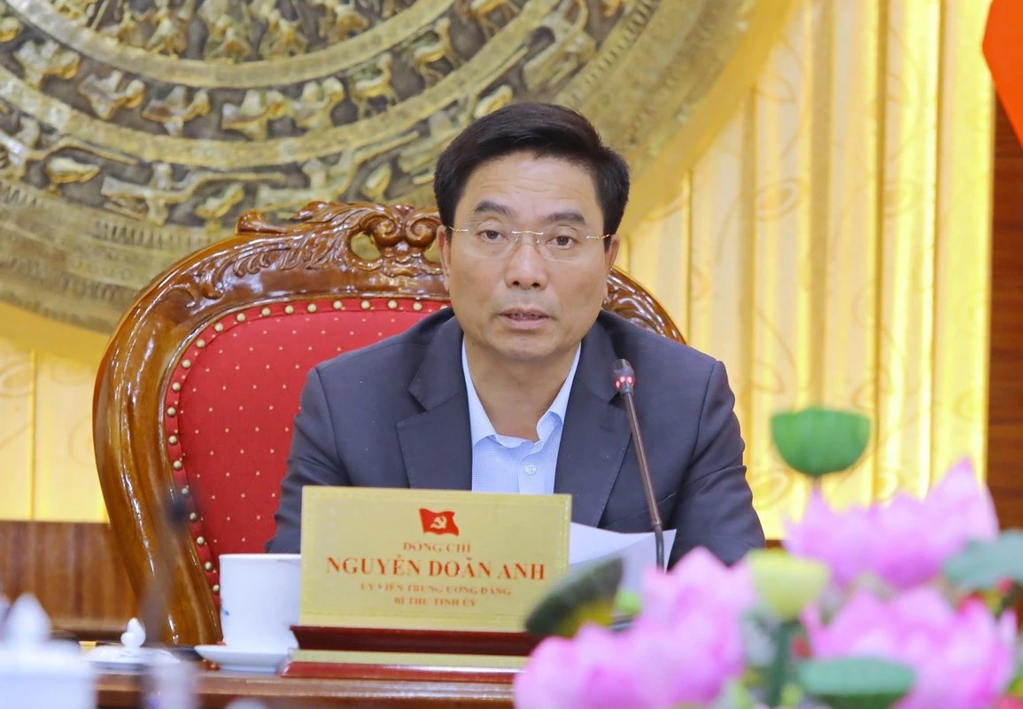 Bí thư Tỉnh ủy Nguyễn Doãn Anh phát biểu kết luận tại hội nghị. Bí thư Tỉnh ủy Nguyễn Doãn Anh phát biểu kết luận tại hội nghị.